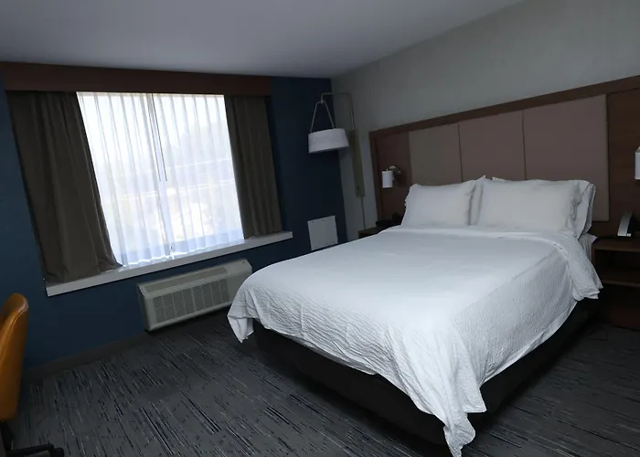 Holiday Inn Express Detroit-Birmingham By Ihg